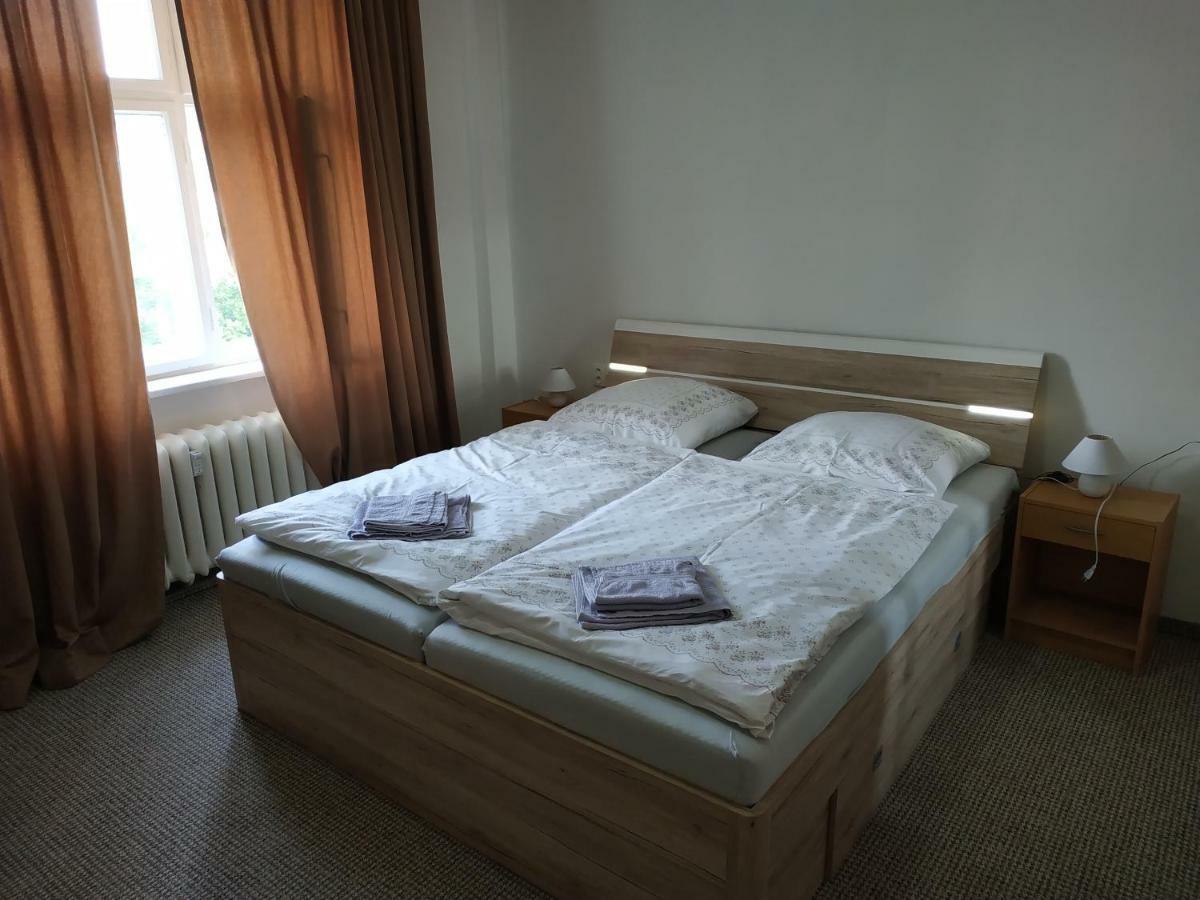 Apartmany Lenk Karlovy Vary Bagian luar foto