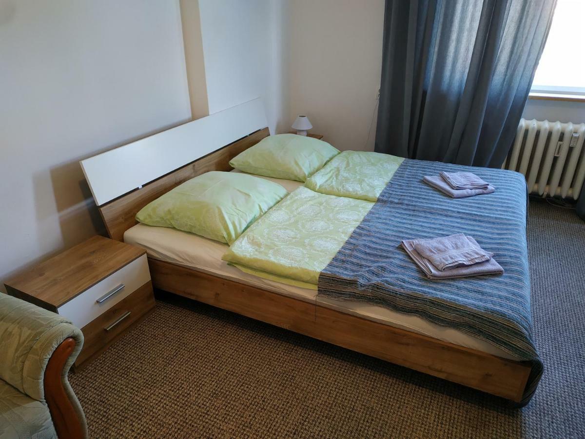 Apartmany Lenk Karlovy Vary Bagian luar foto